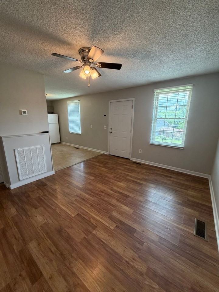 212 Jay Dr - Photo 5 of 12