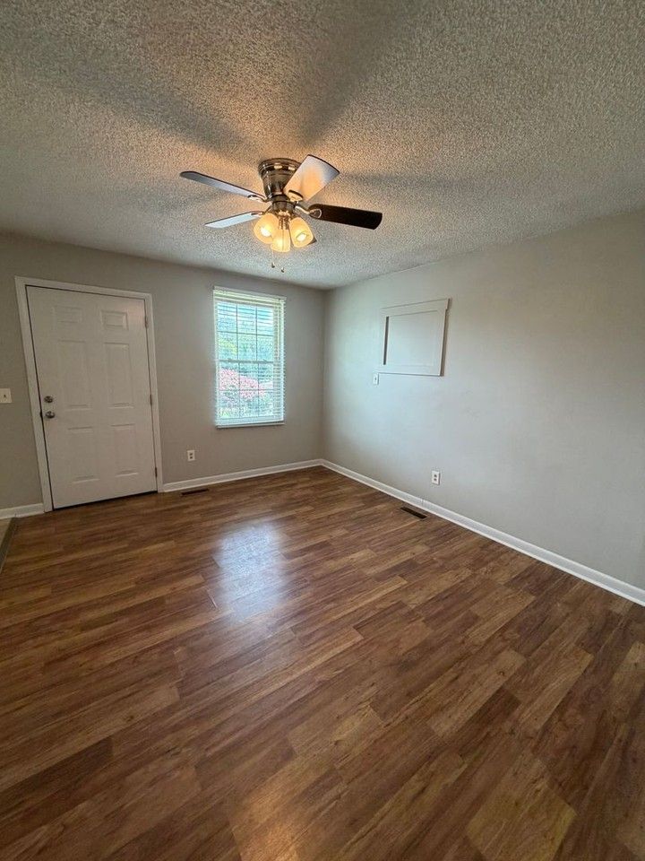 212 Jay Dr - Photo 6 of 12