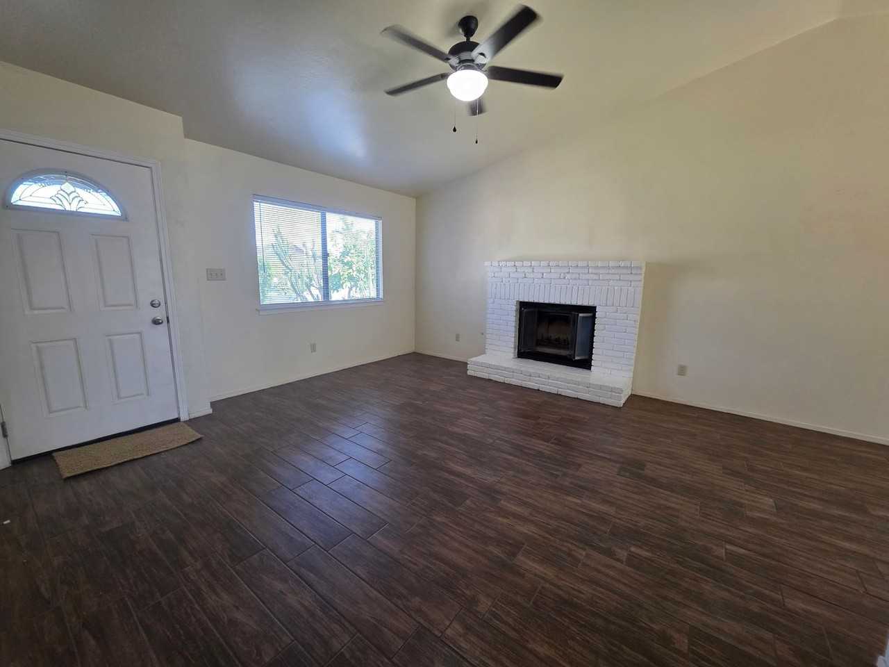 1012 Orangewood St - Photo 2 of 15