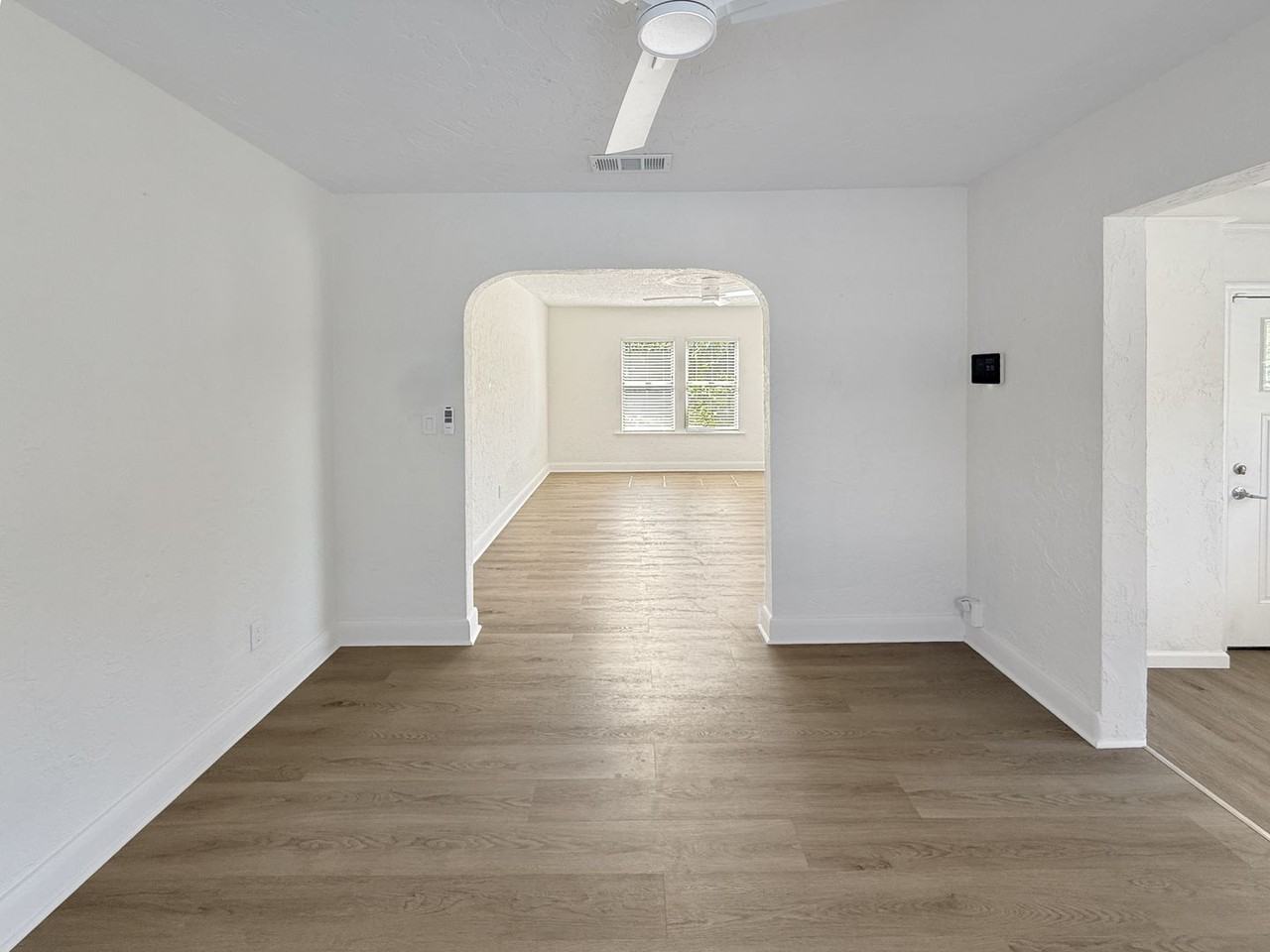 2401 8th Ave N - Photo 3 of 34