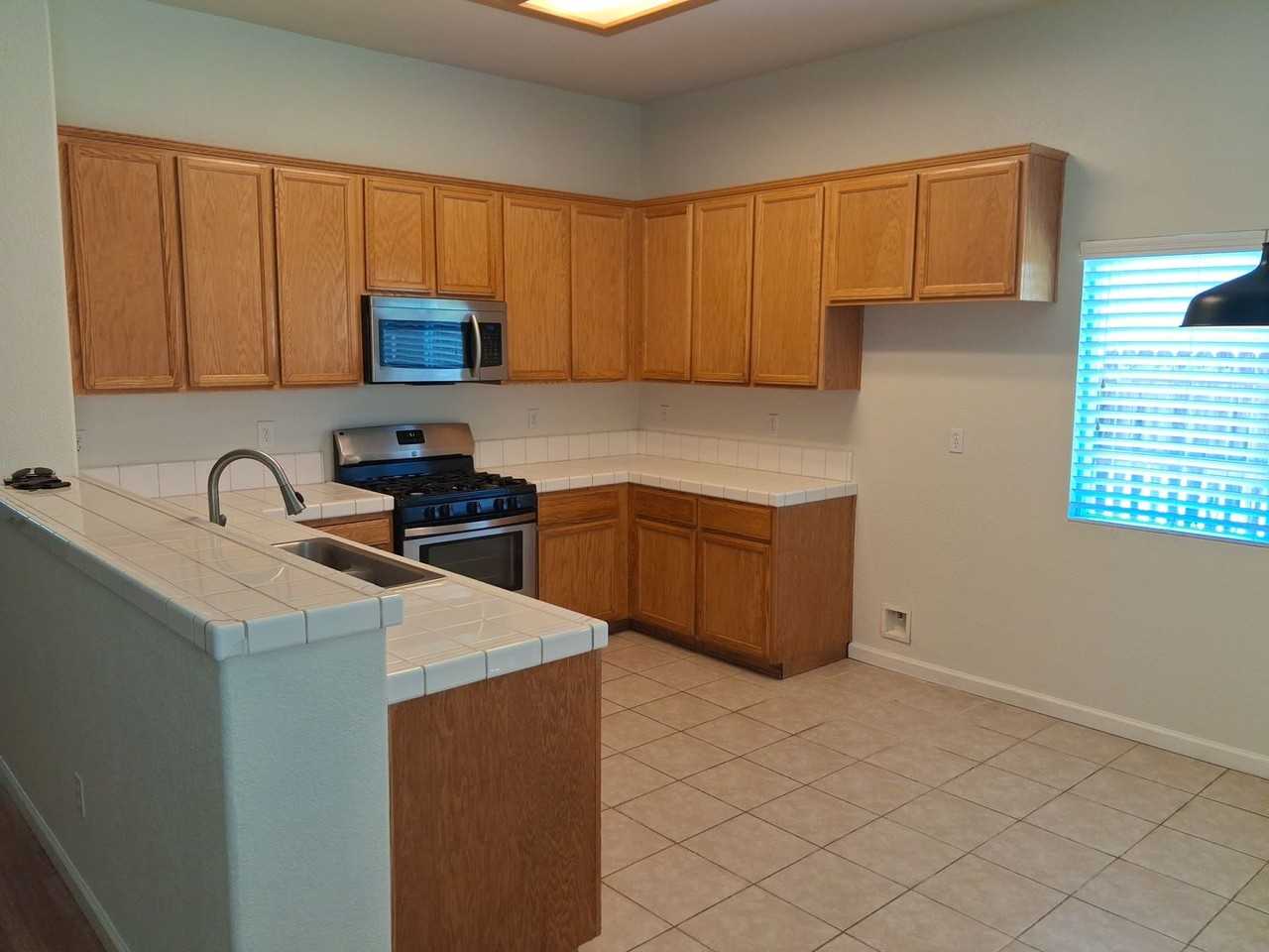 2092 Glory Ct - Photo 6 of 12