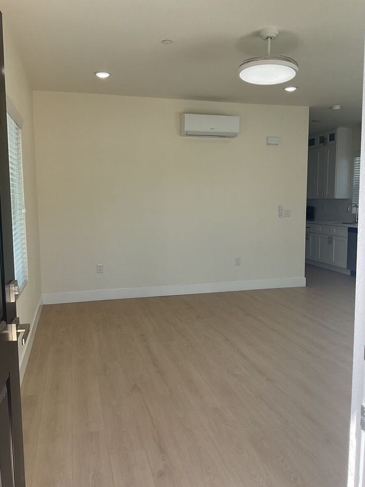 1505 Marshall Ln - Photo 3 of 11