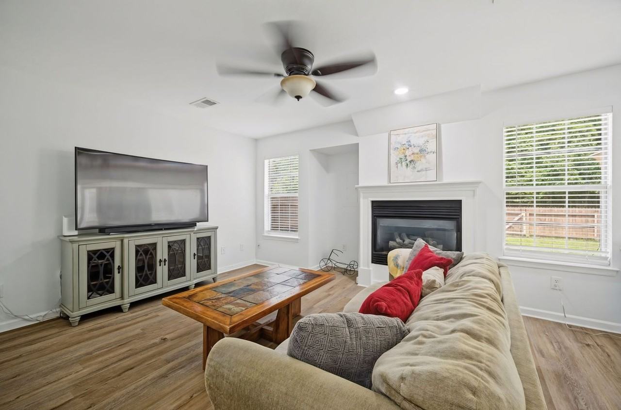 1928 Abbotsbury Way - Photo 4 of 39