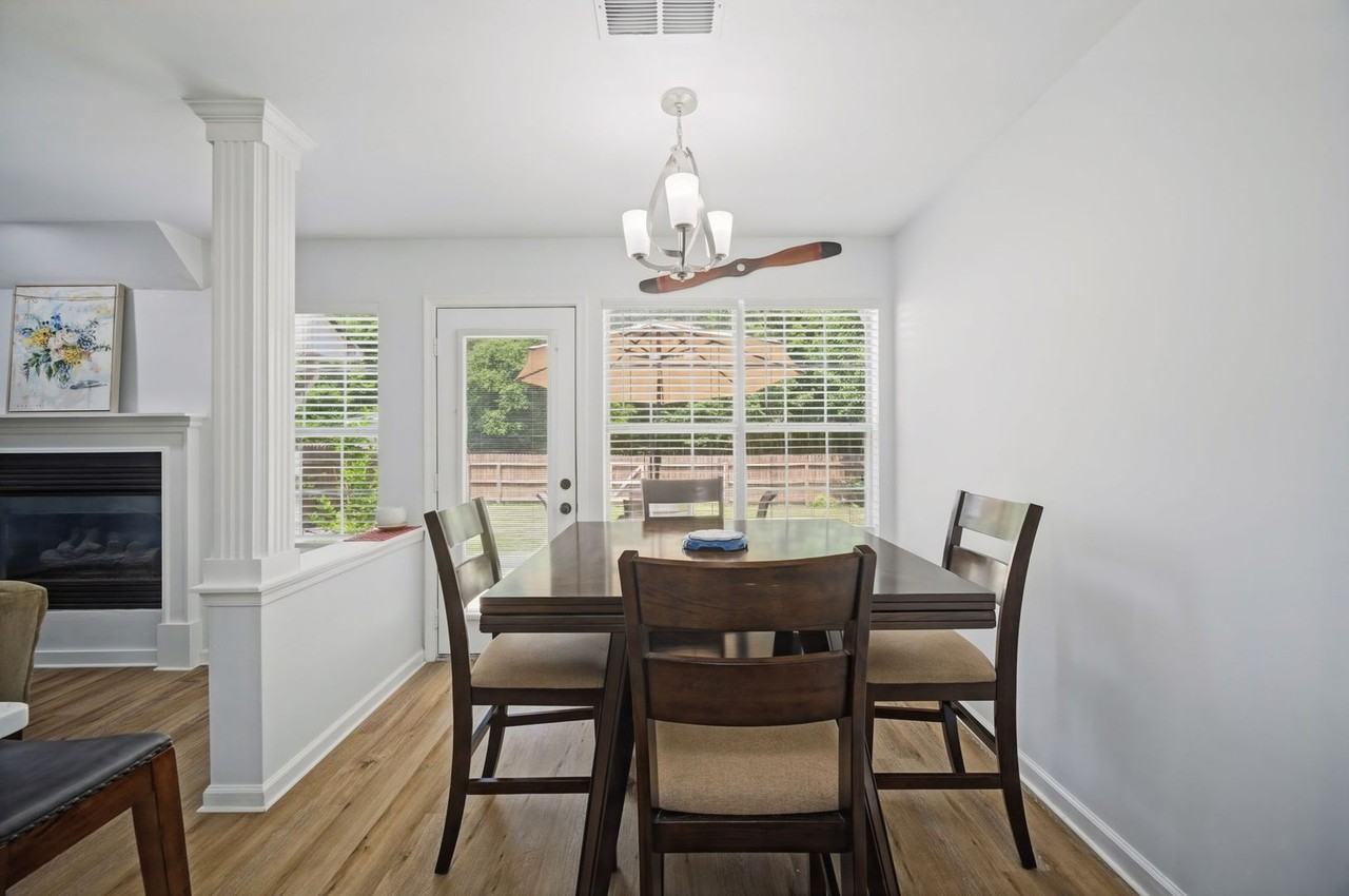 1928 Abbotsbury Way - Photo 7 of 39