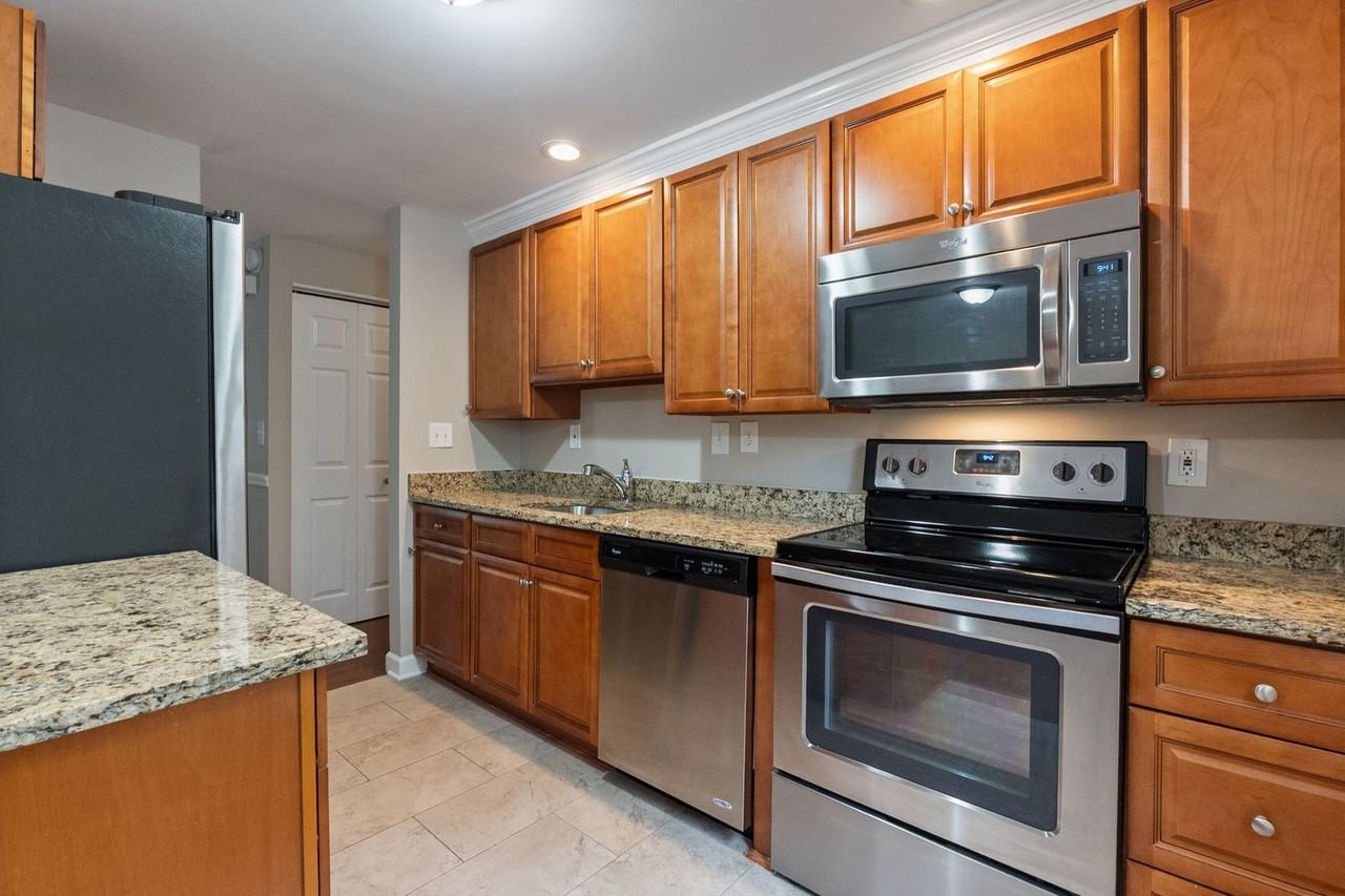 8454 Rippled Creek Ct - Photo 4 of 24