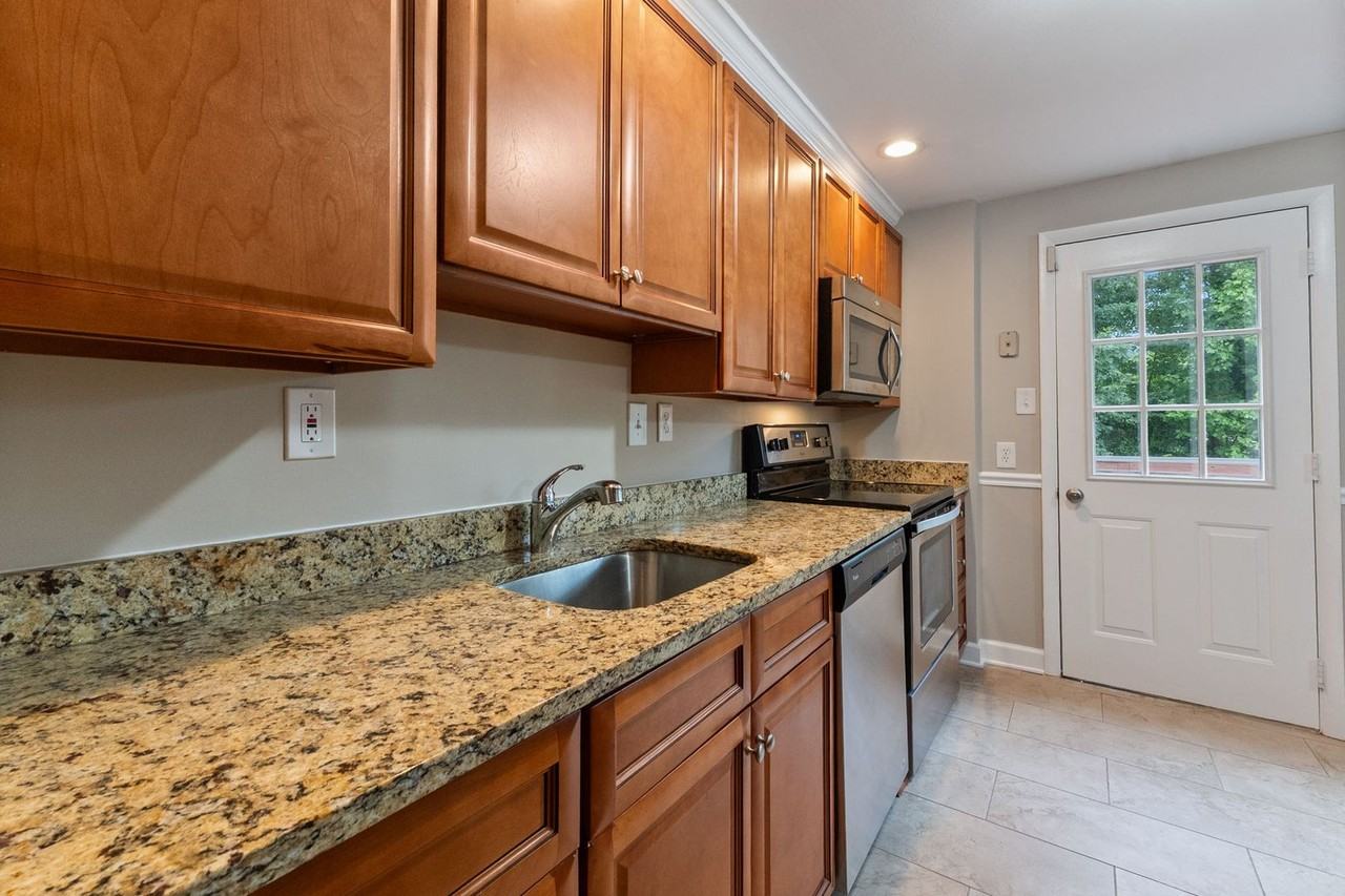 8454 Rippled Creek Ct - Photo 5 of 24