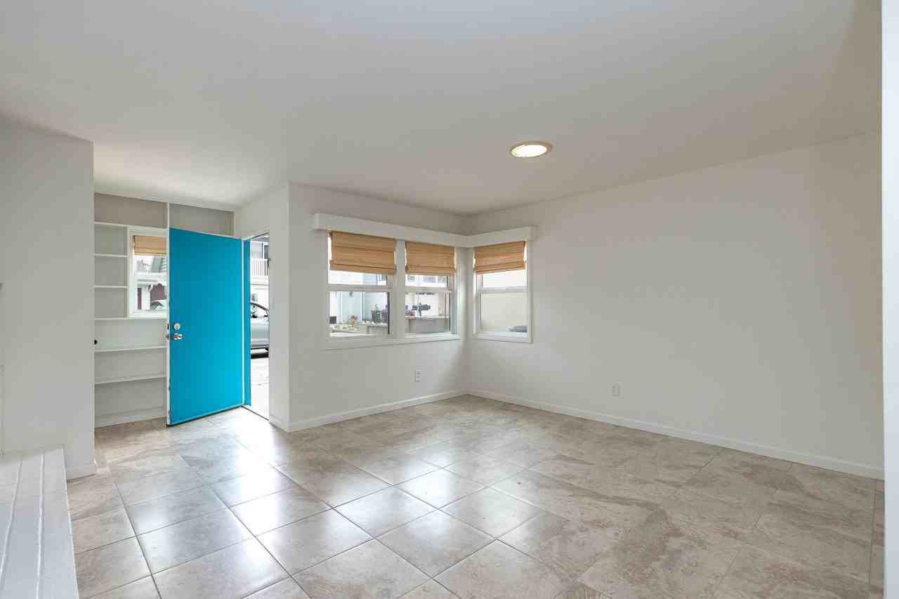 136 Oxnard Ave - Photo 3 of 28