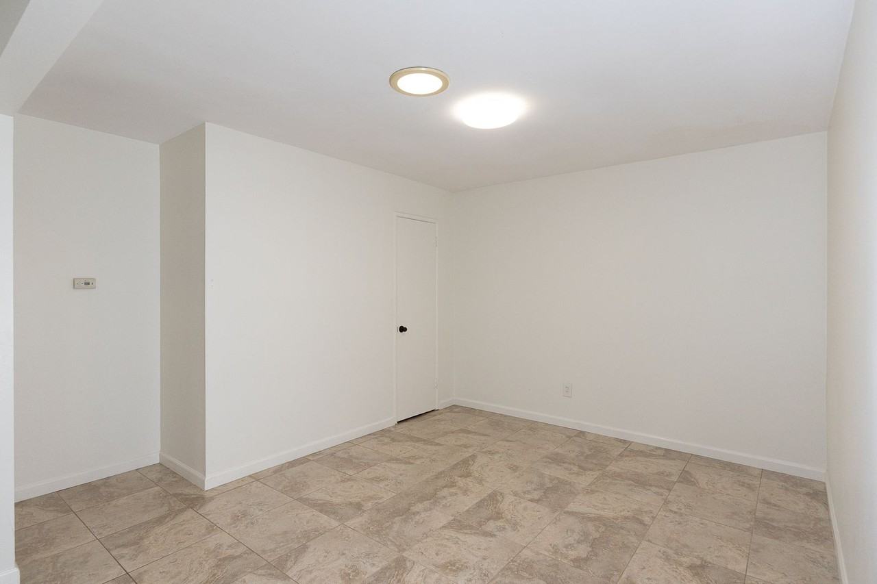 136 Oxnard Ave - Photo 7 of 28