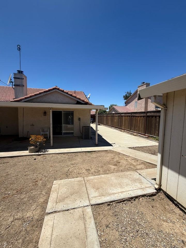 1648 Alberta St - Photo 3 of 50