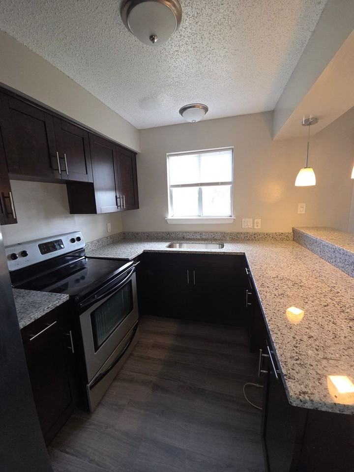 9516 4th Bay St - Photo 4 of 11