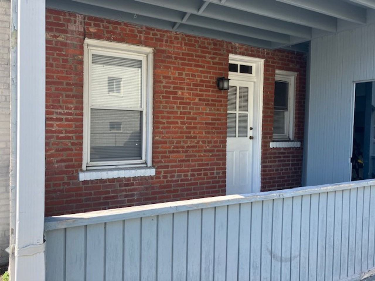 2103 Mount Vernon Ave - Photo 2 of 11