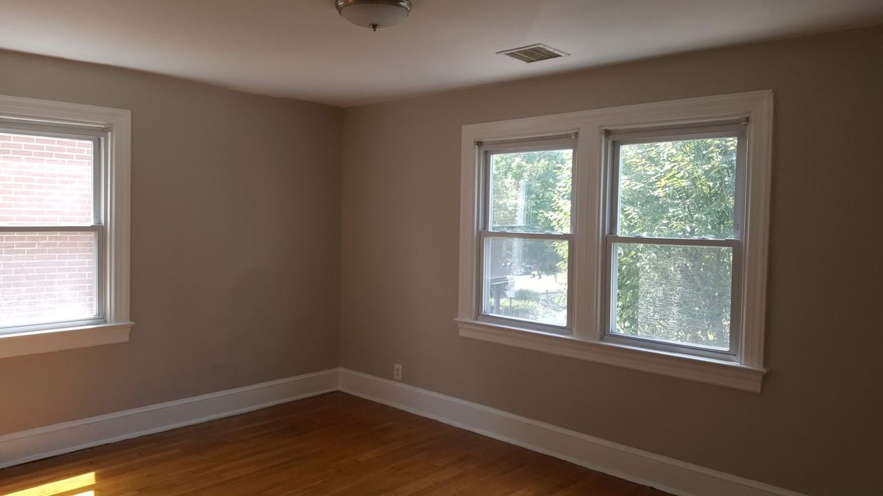 2105 Mount Vernon Ave - Photo 7 of 12