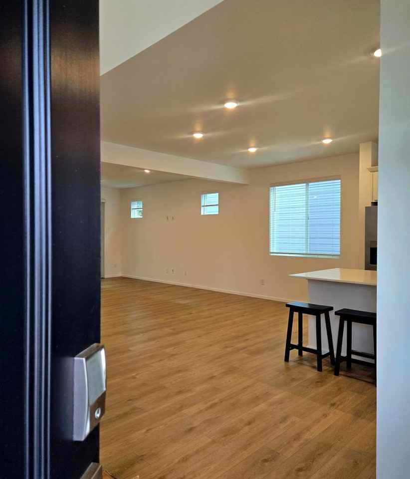 2700 Wonderland Way - Photo 2 of 40