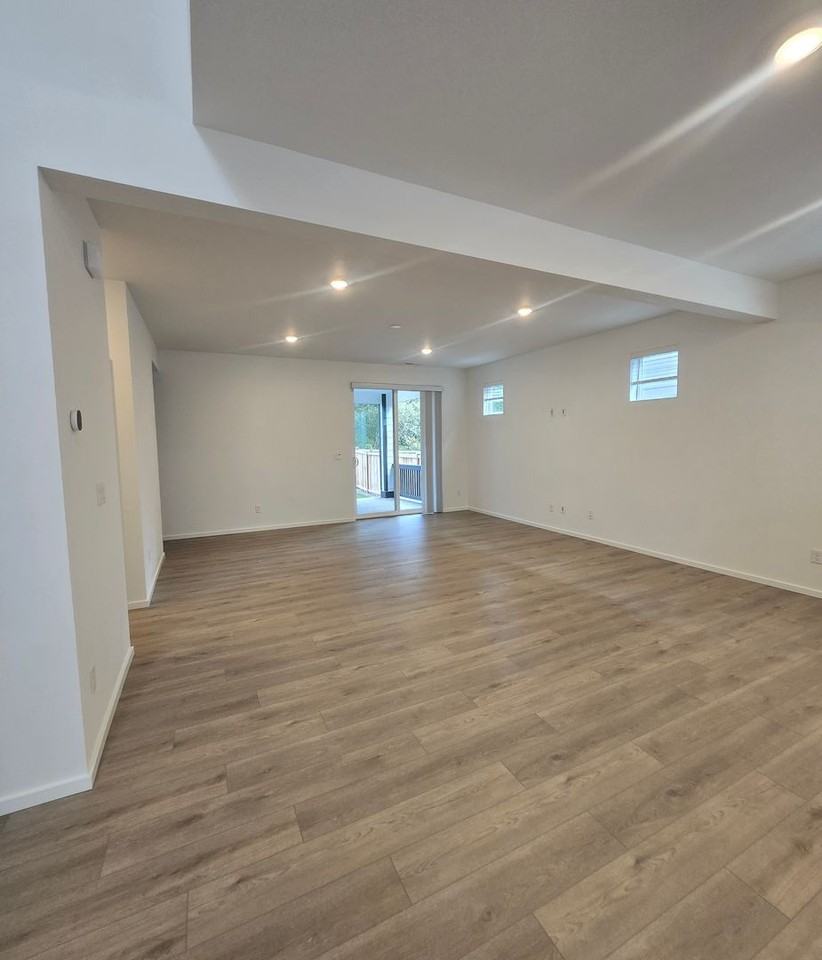 2700 Wonderland Way - Photo 3 of 40