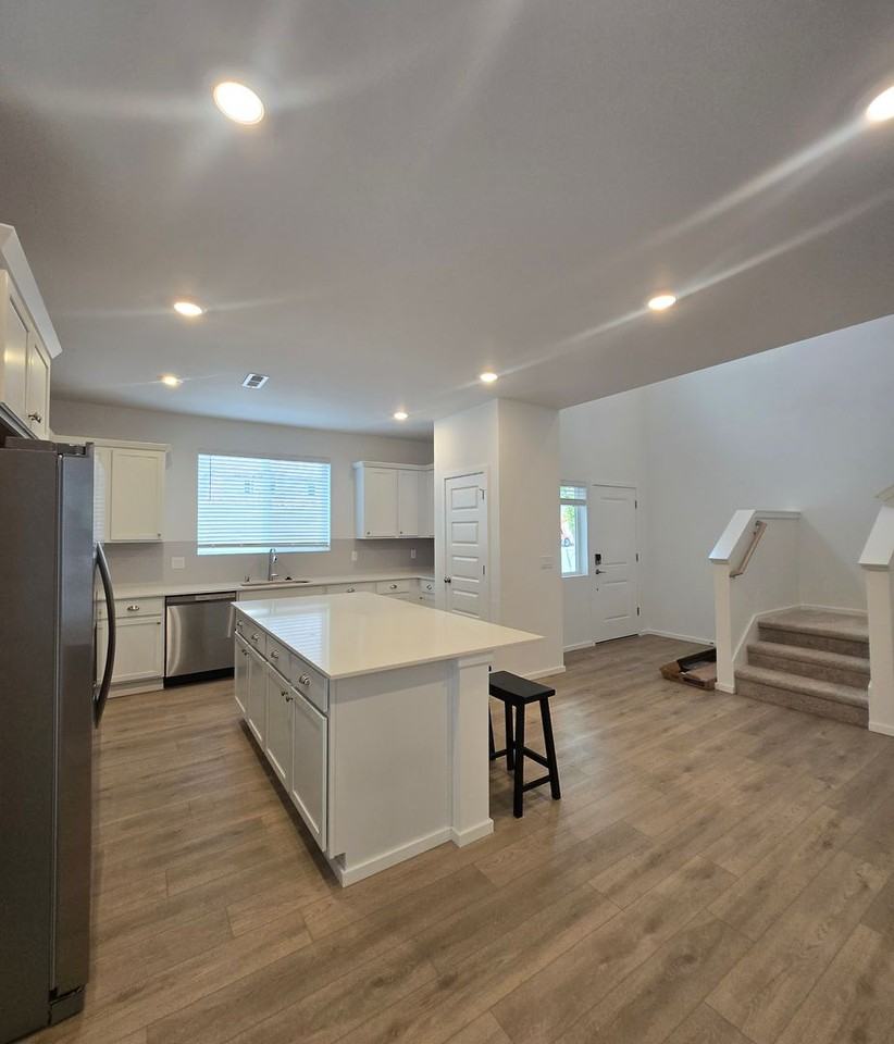 2700 Wonderland Way - Photo 4 of 40