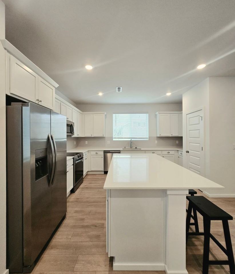 2700 Wonderland Way - Photo 5 of 40