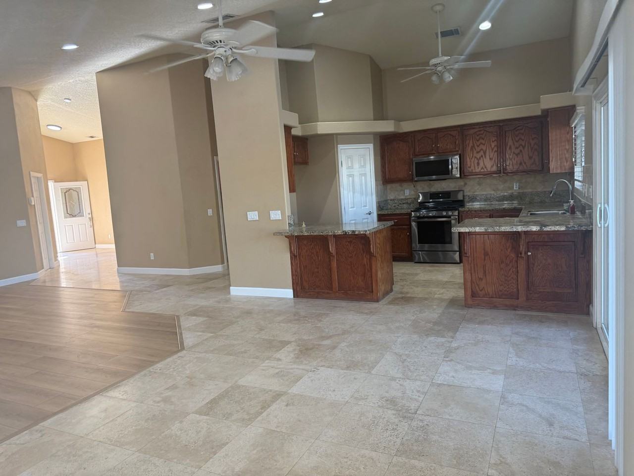 13425 Spring Valley Pkwy - Photo 4 of 38