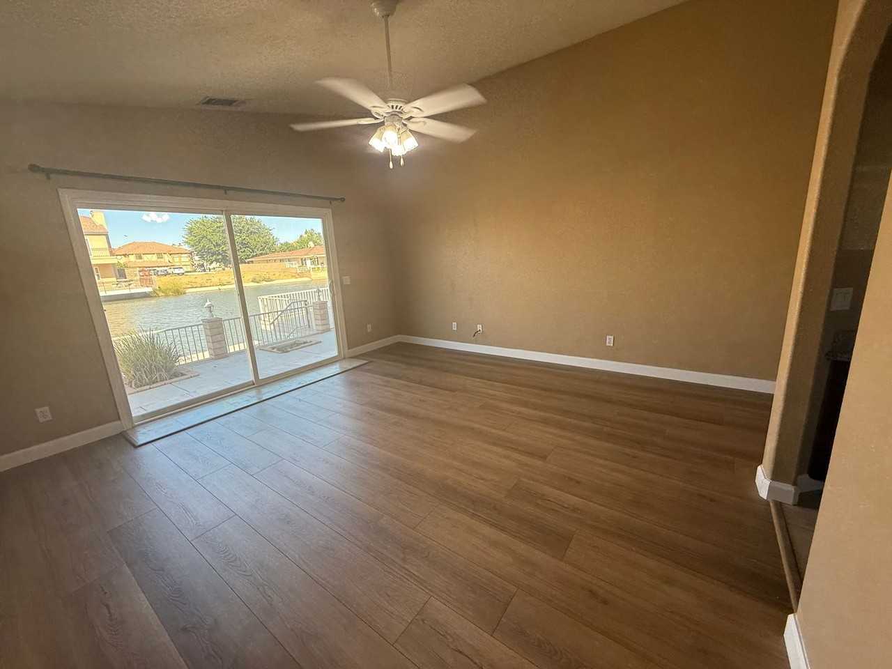 13425 Spring Valley Pkwy - Photo 6 of 38