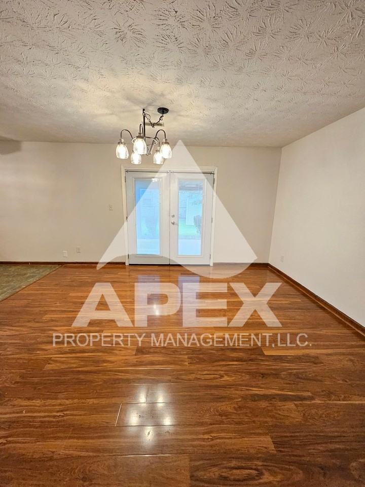 5537 Jericho Ln - Photo 7 of 29