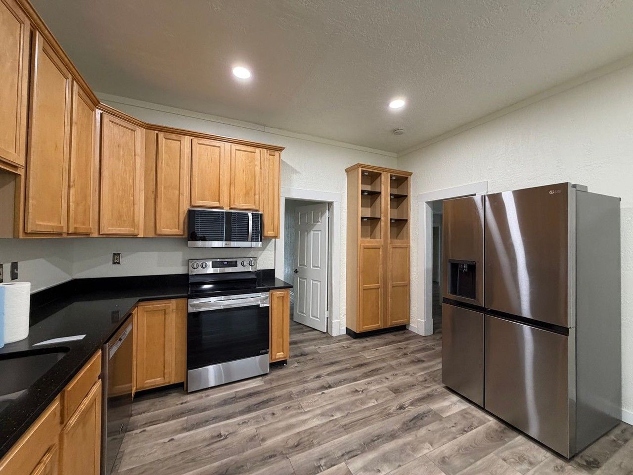 304 W Willis St - Photo 2 of 16