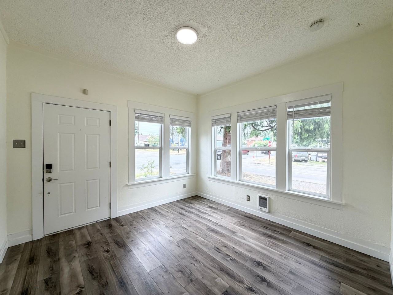 304 W Willis St - Photo 4 of 16
