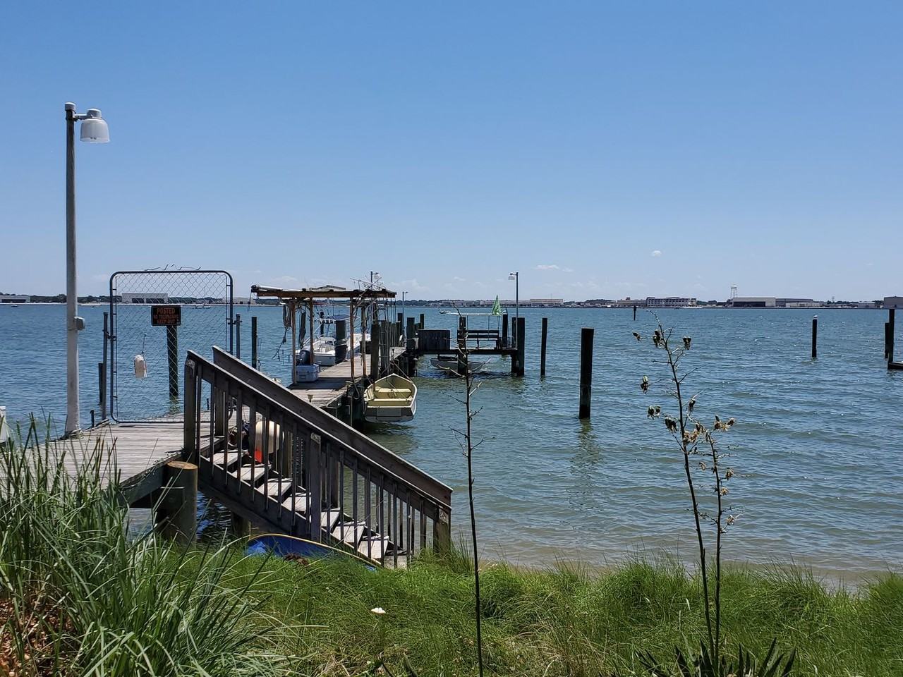 Alexander's on the Bay - Photo 3 of 27