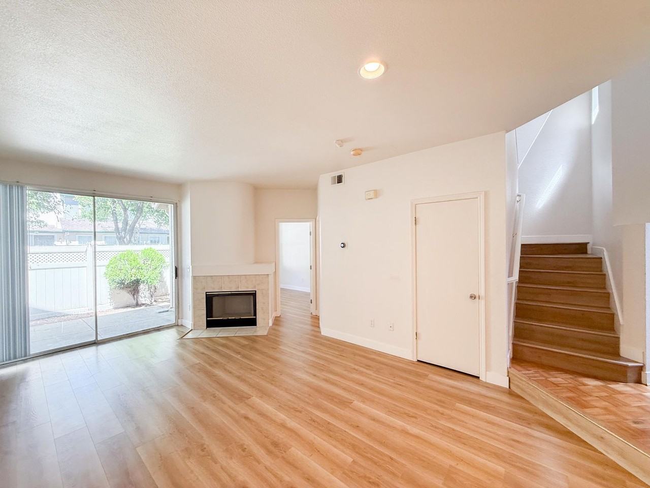 2527 Baywood Way - Photo 3 of 27