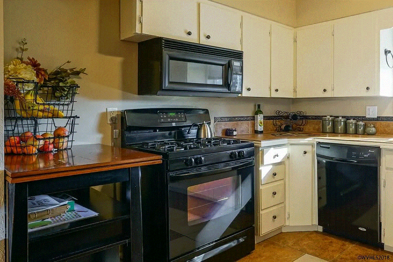 4274 Pauline Ave Se - Photo 5 of 19