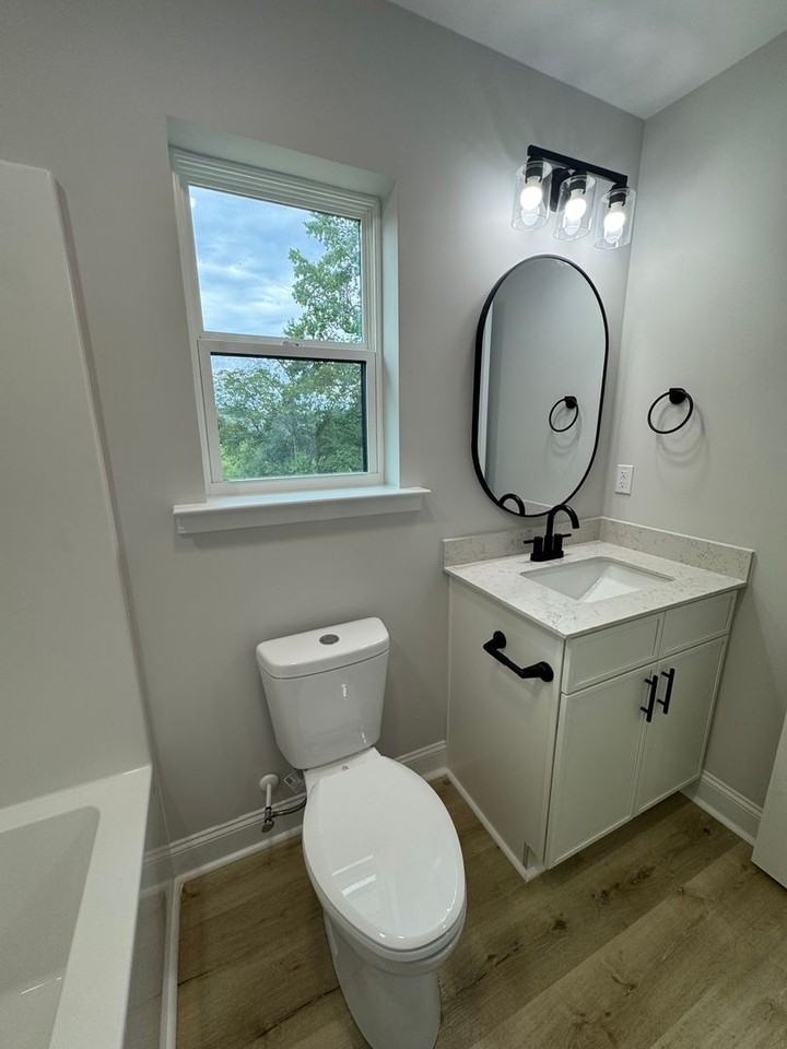 3530 Charing Cross Rd - Photo 2 of 33