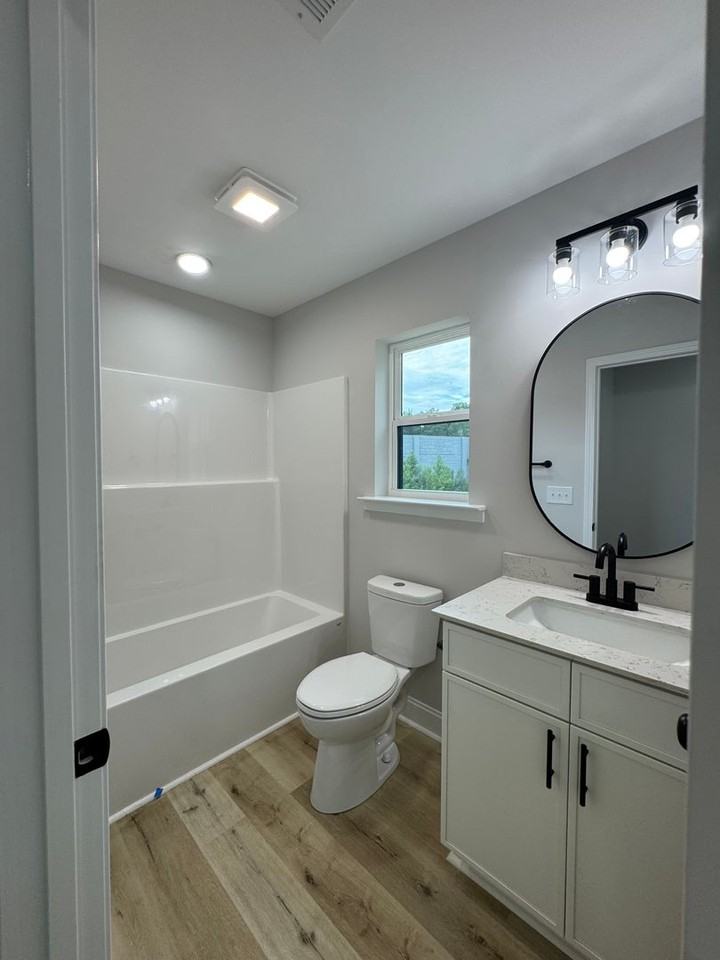 3530 Charing Cross Rd - Photo 4 of 33
