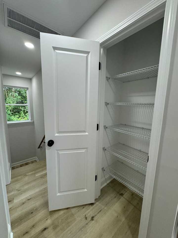 3530 Charing Cross Rd - Photo 5 of 33