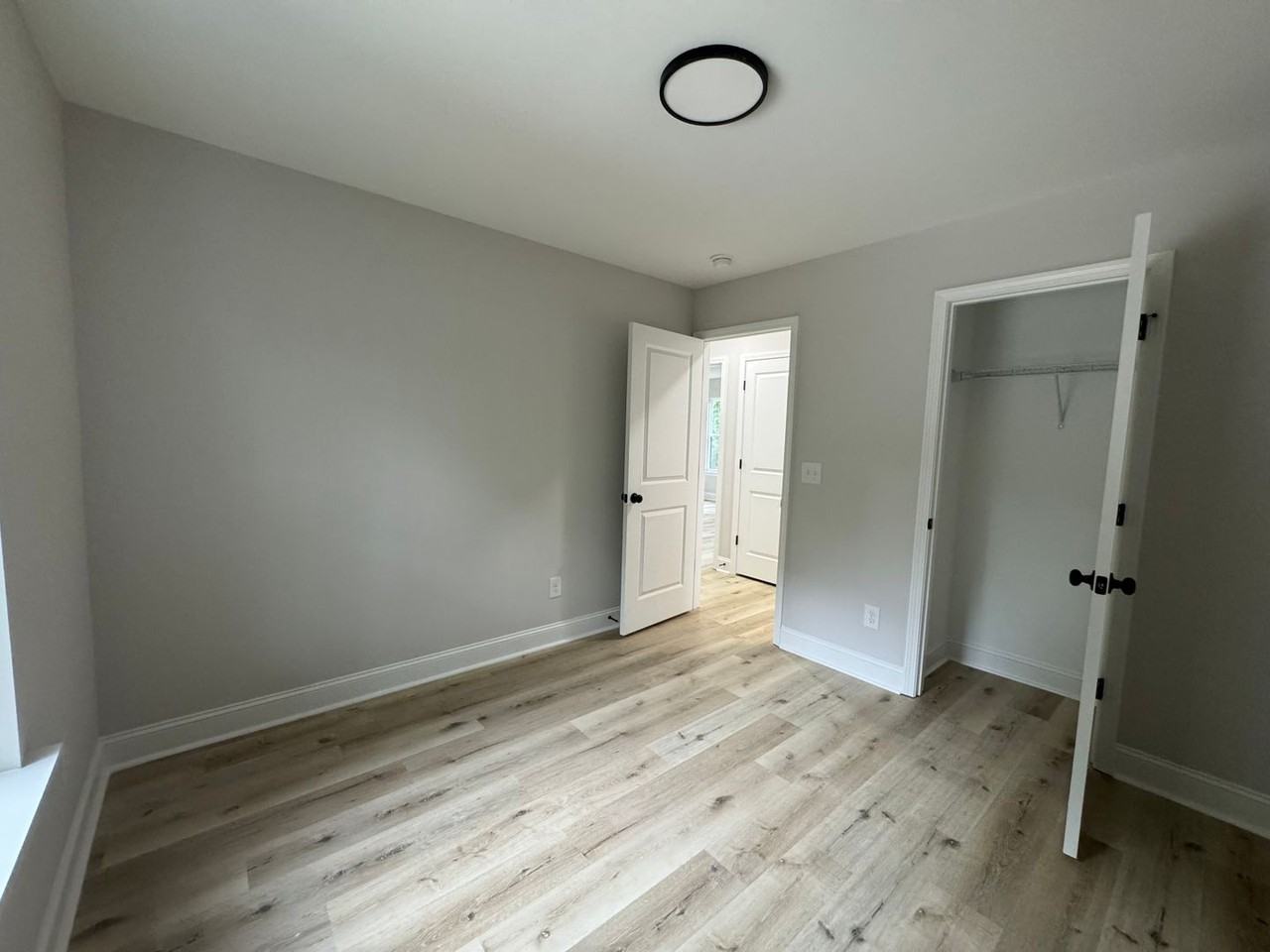 3530 Charing Cross Rd - Photo 7 of 33