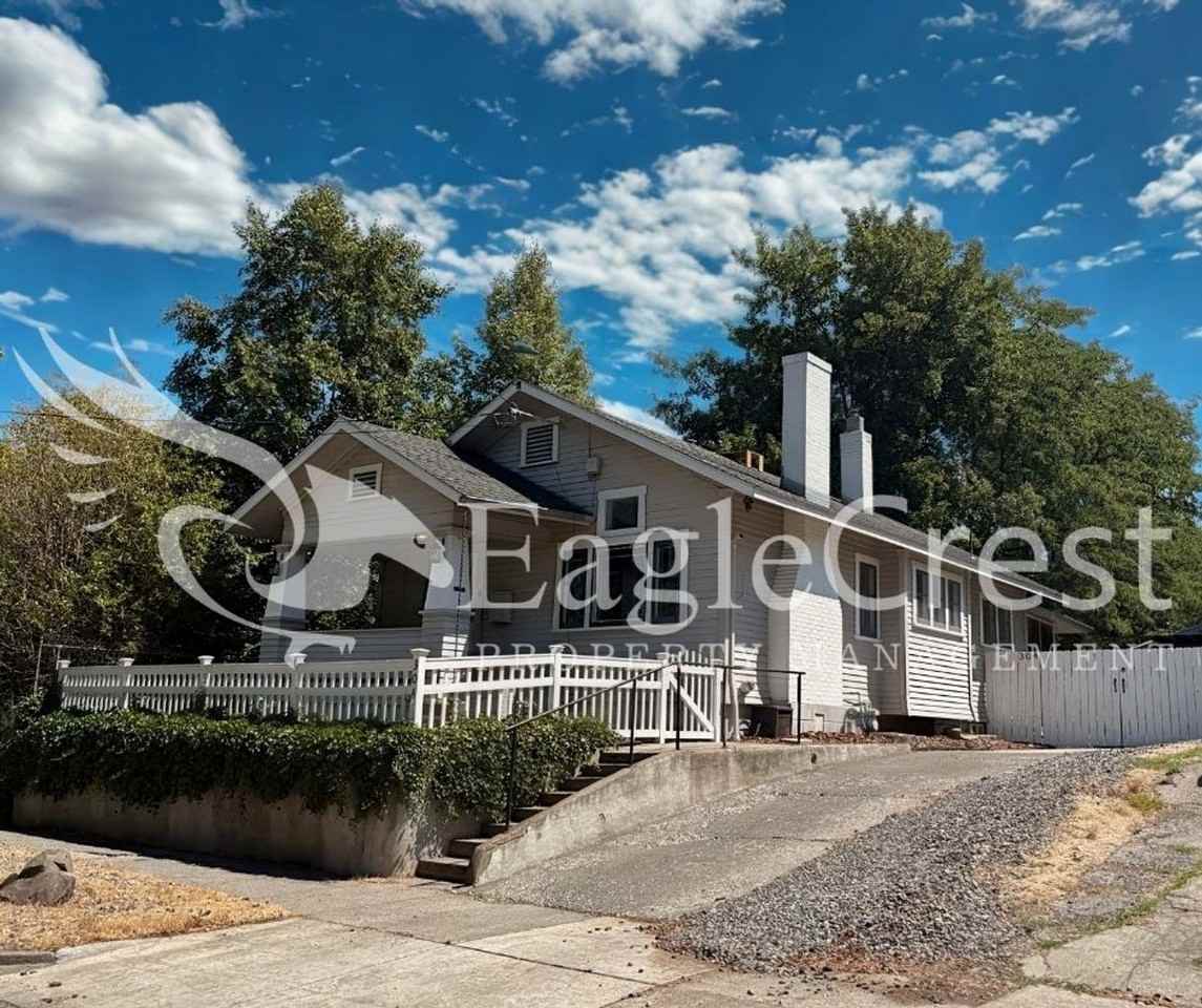 304 N Division St - Photo 2 of 50