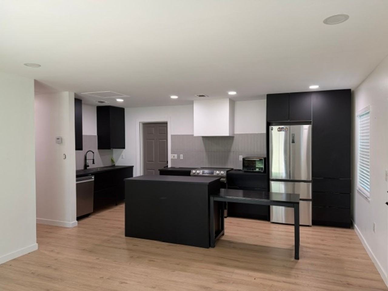 1405 Park Lake St - Photo 2 of 11
