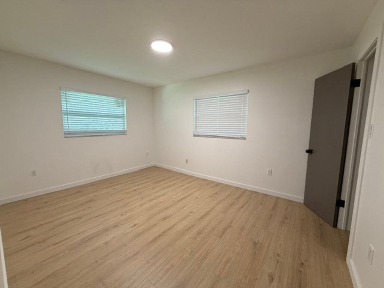 1405 Park Lake St - Photo 5 of 11