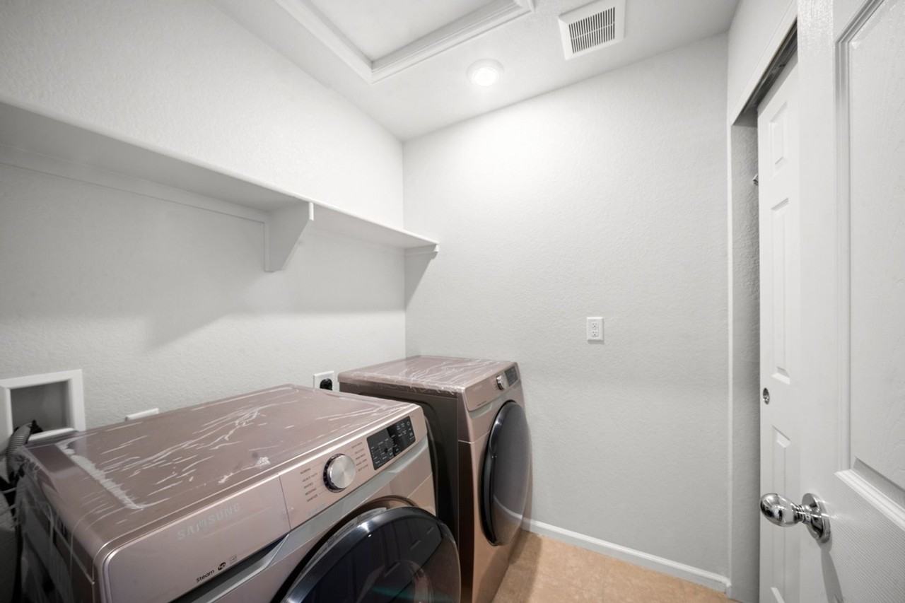 470 Hyde Park Cir - Photo 6 of 11