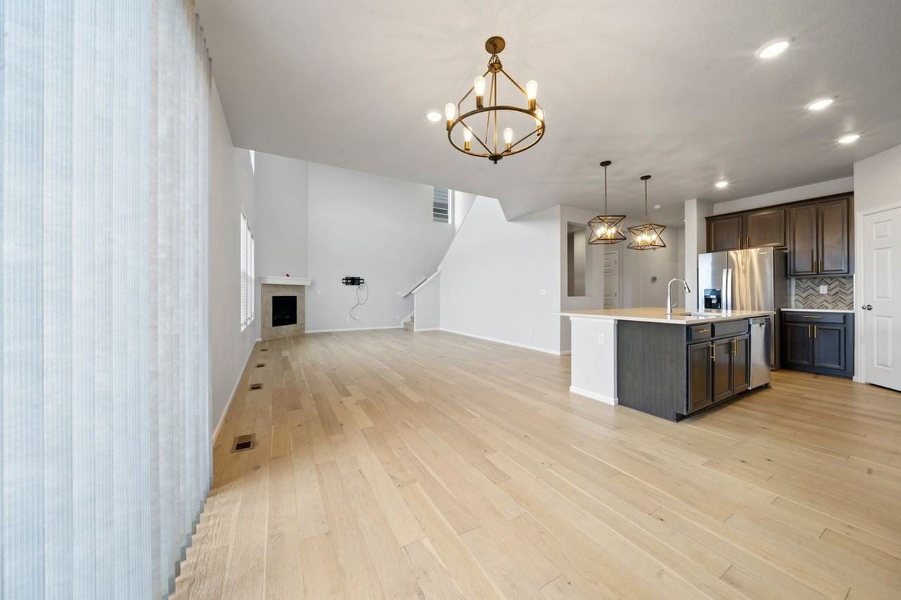 470 Hyde Park Cir - Photo 7 of 11