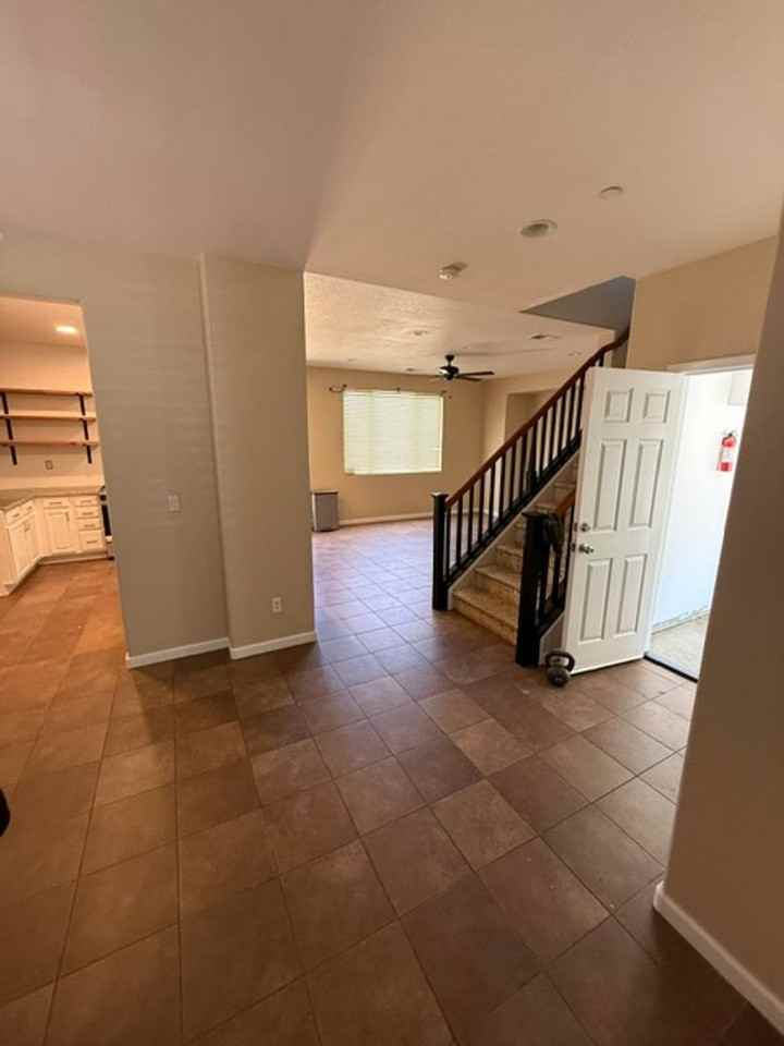 380 Barolo Cir - Photo 4 of 20