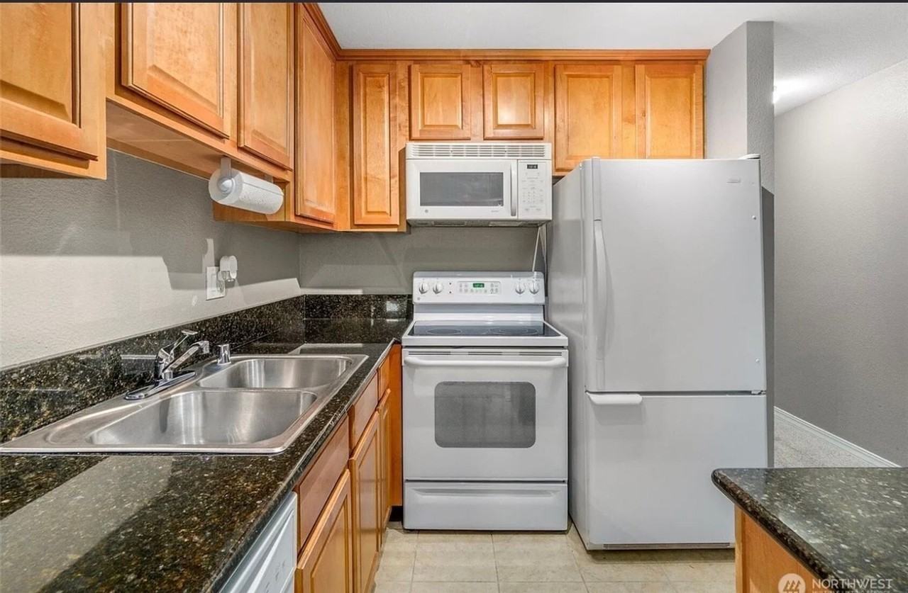 20318 Bothell Everett Hwy - Photo 7 of 22