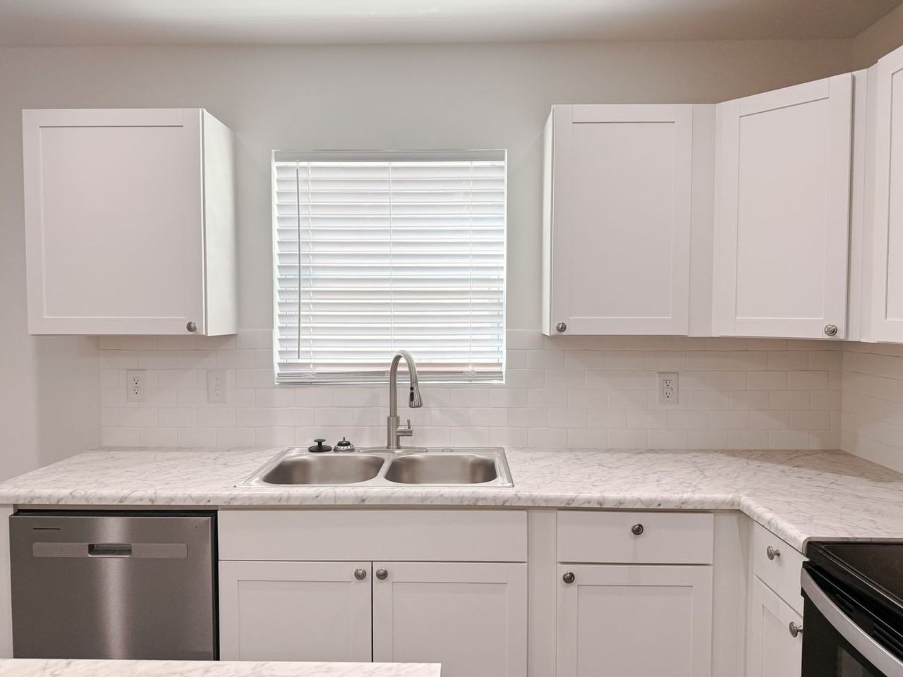 614 Buncombe St - Photo 4 of 29