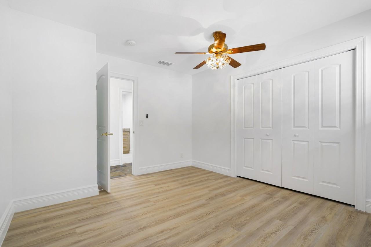 3924 Versailles Dr - Photo 4 of 18