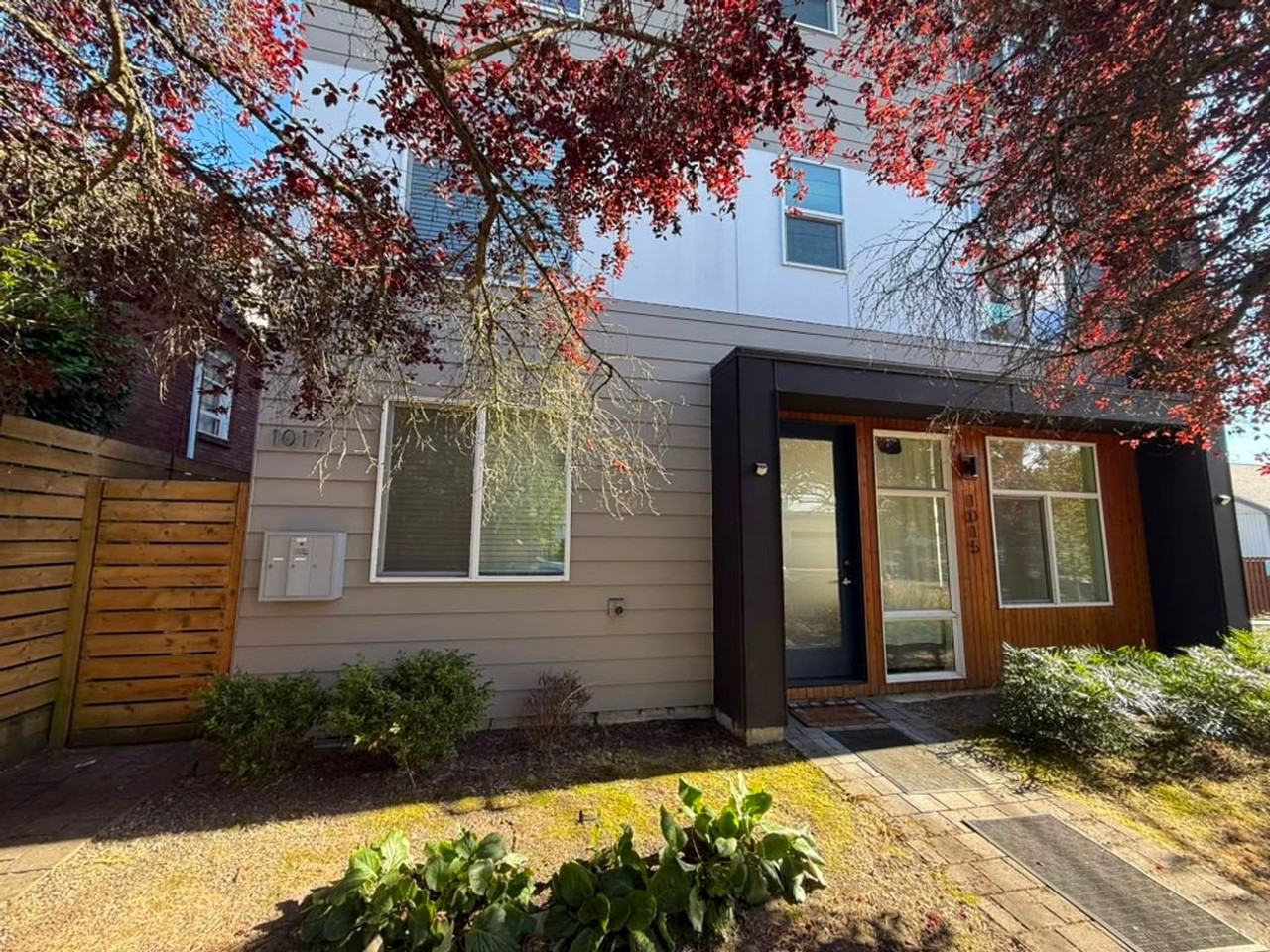 1017 Ne 55th St - Photo 2 of 24