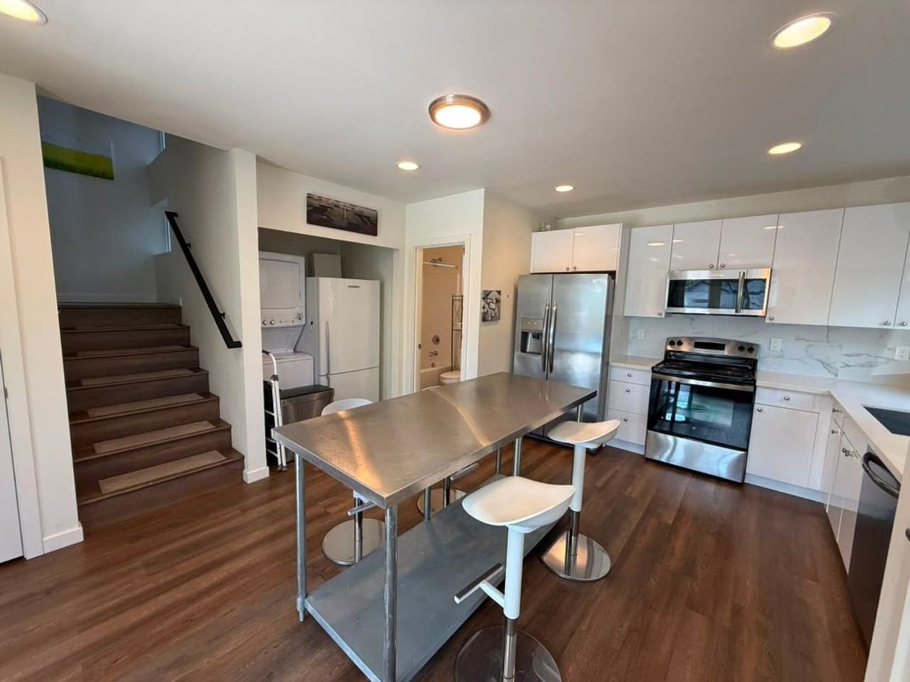 1017 Ne 55th St - Photo 6 of 24