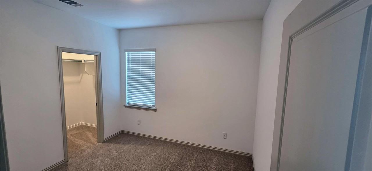 1014 Stockton Dr - Photo 5 of 13