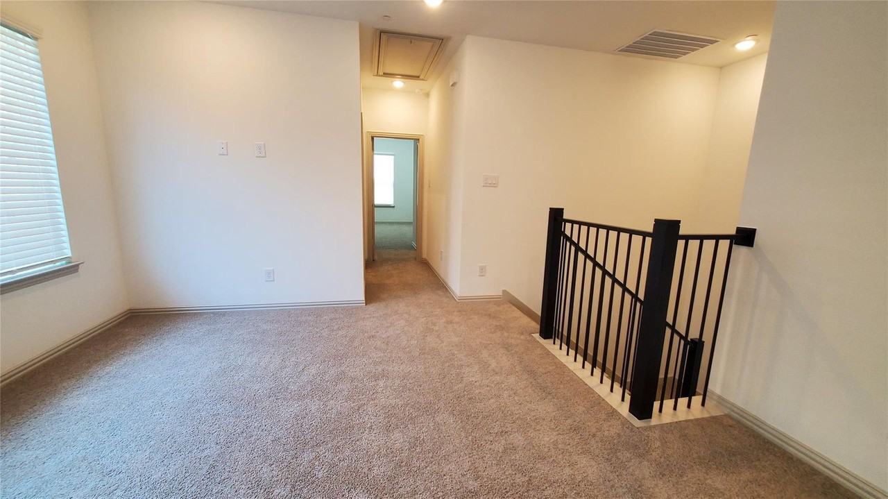 1014 Stockton Dr - Photo 6 of 13