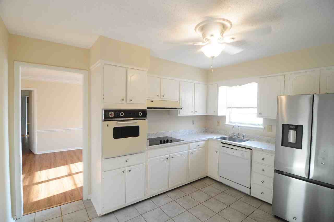 8205 Willowbrook Cir Se - Photo 2 of 13