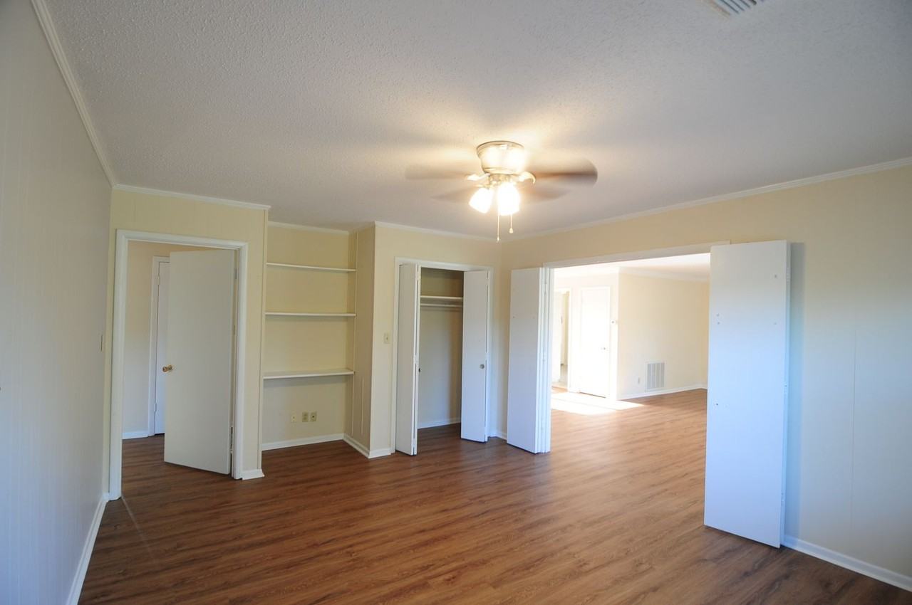 8205 Willowbrook Cir Se - Photo 5 of 13