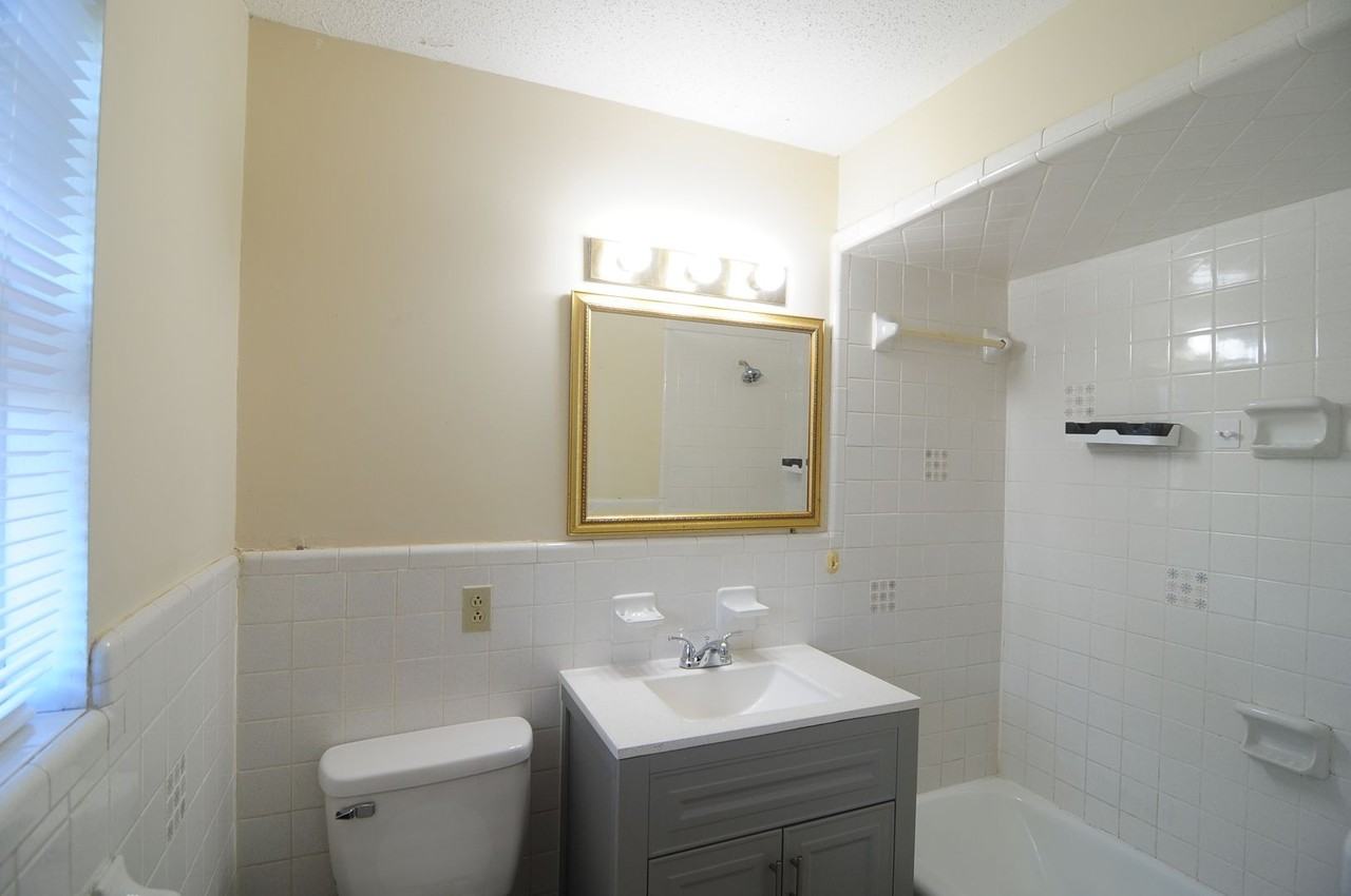 8205 Willowbrook Cir Se - Photo 7 of 13