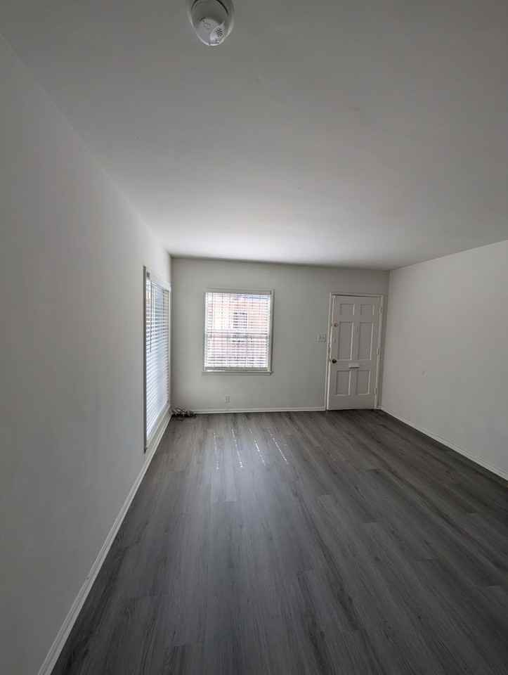 2783 W 27th St - Photo 3 of 9