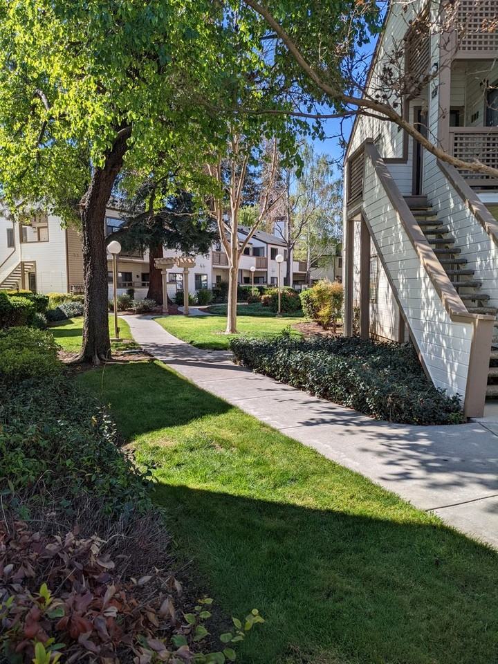 1338 Meadow Ridge Cir - Photo 2 of 19